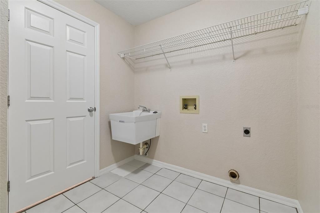 For Rent: $2,695 (3 beds, 2 baths, 2315 Square Feet)