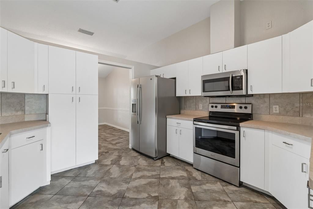 For Rent: $2,695 (3 beds, 2 baths, 2315 Square Feet)
