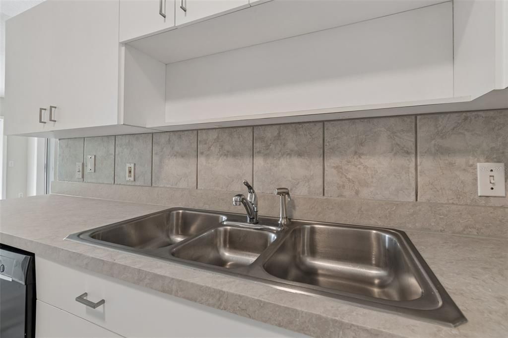 For Rent: $2,695 (3 beds, 2 baths, 2315 Square Feet)