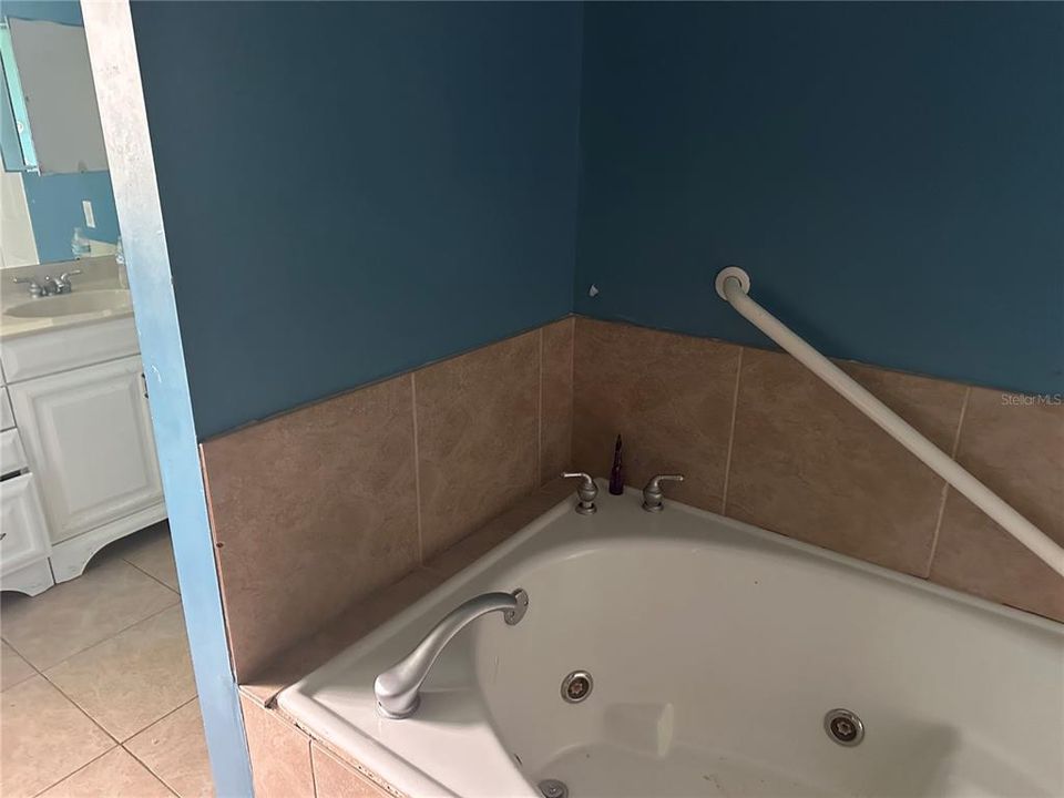 En Venta: $270,000 (3 camas, 2 baños, 1780 Pies cuadrados)