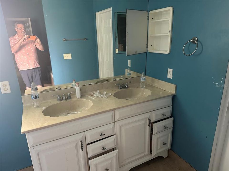 En Venta: $270,000 (3 camas, 2 baños, 1780 Pies cuadrados)
