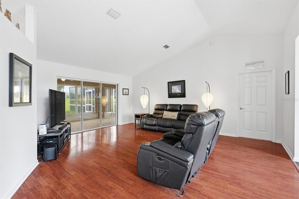 For Sale: $297,500 (3 beds, 2 baths, 1659 Square Feet)