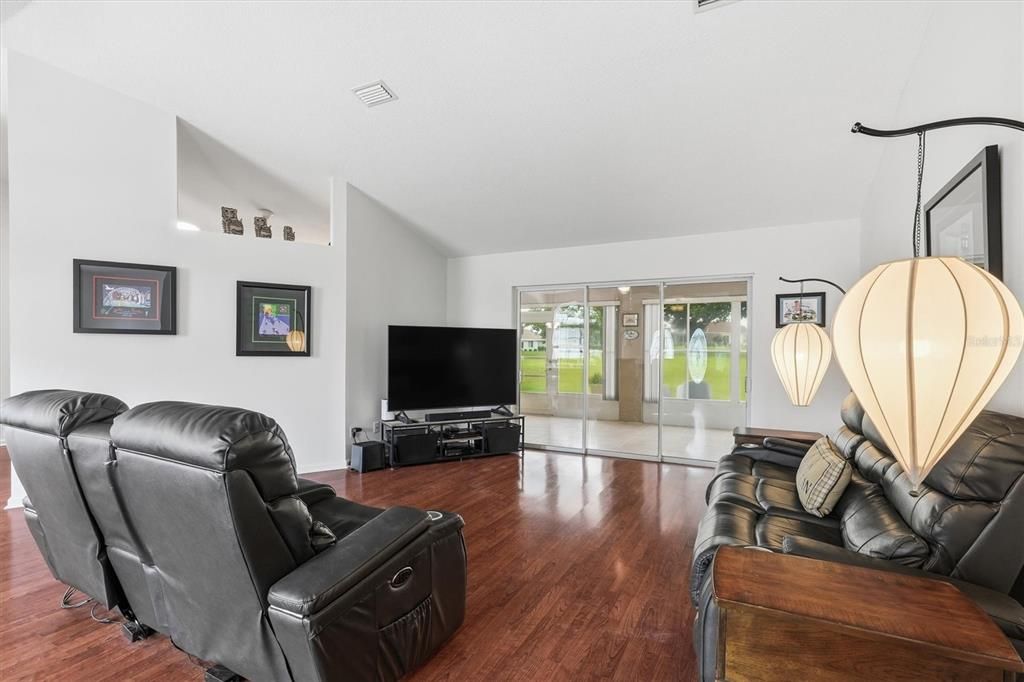 For Sale: $297,500 (3 beds, 2 baths, 1659 Square Feet)