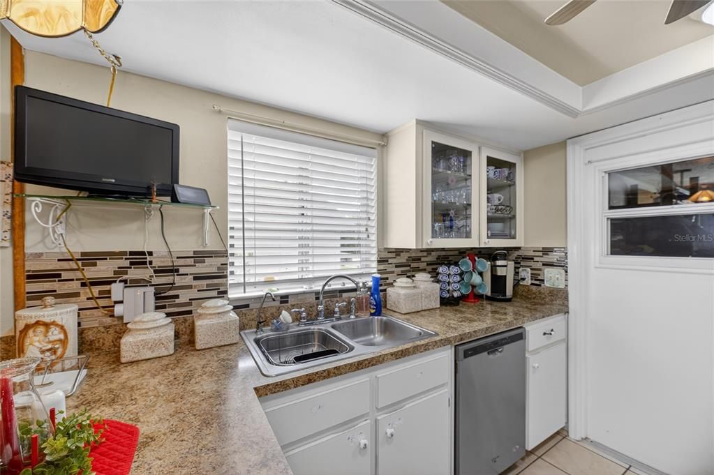 For Sale: $360,000 (3 beds, 3 baths, 1356 Square Feet)