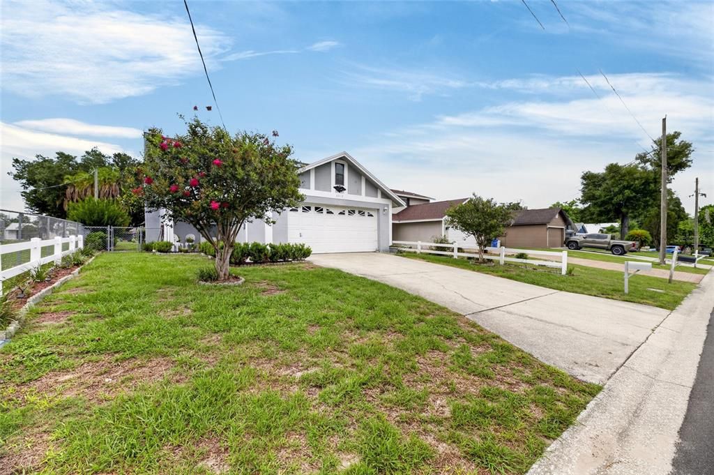 For Sale: $360,000 (3 beds, 3 baths, 1356 Square Feet)