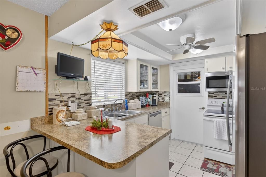 For Sale: $360,000 (3 beds, 3 baths, 1356 Square Feet)