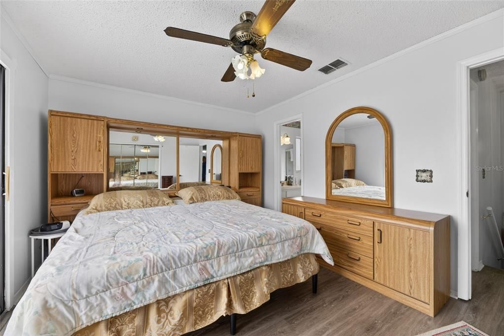 For Sale: $360,000 (3 beds, 3 baths, 1356 Square Feet)