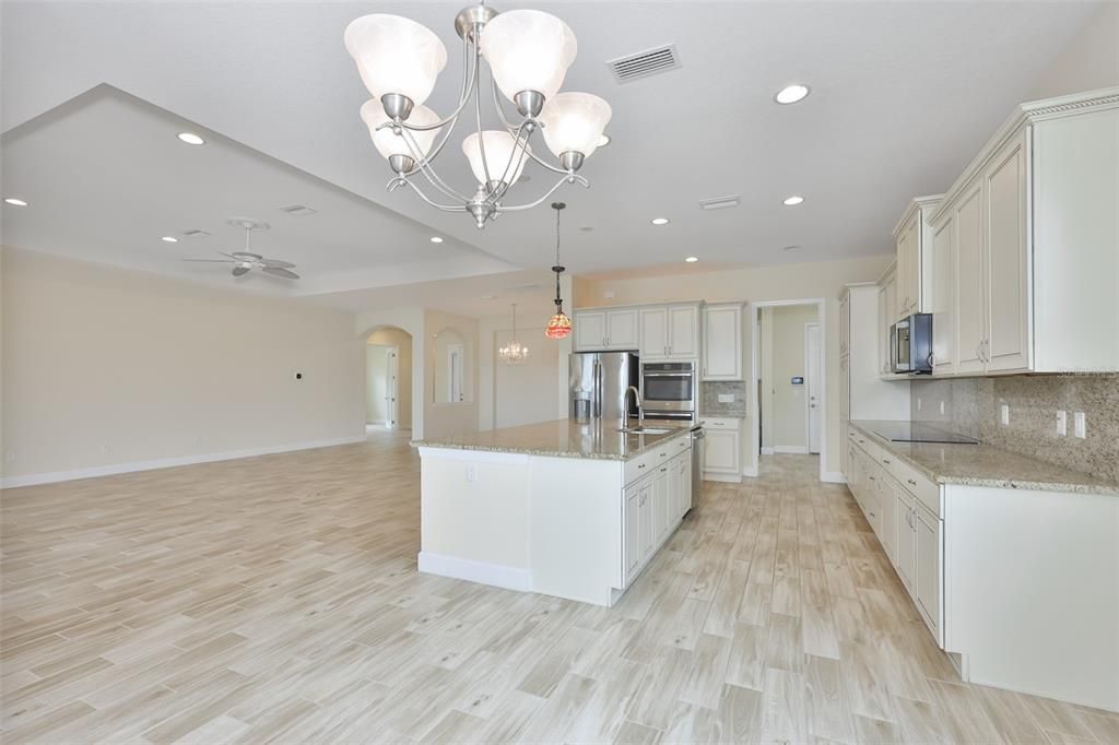 For Sale: $585,000 (3 beds, 3 baths, 2472 Square Feet)