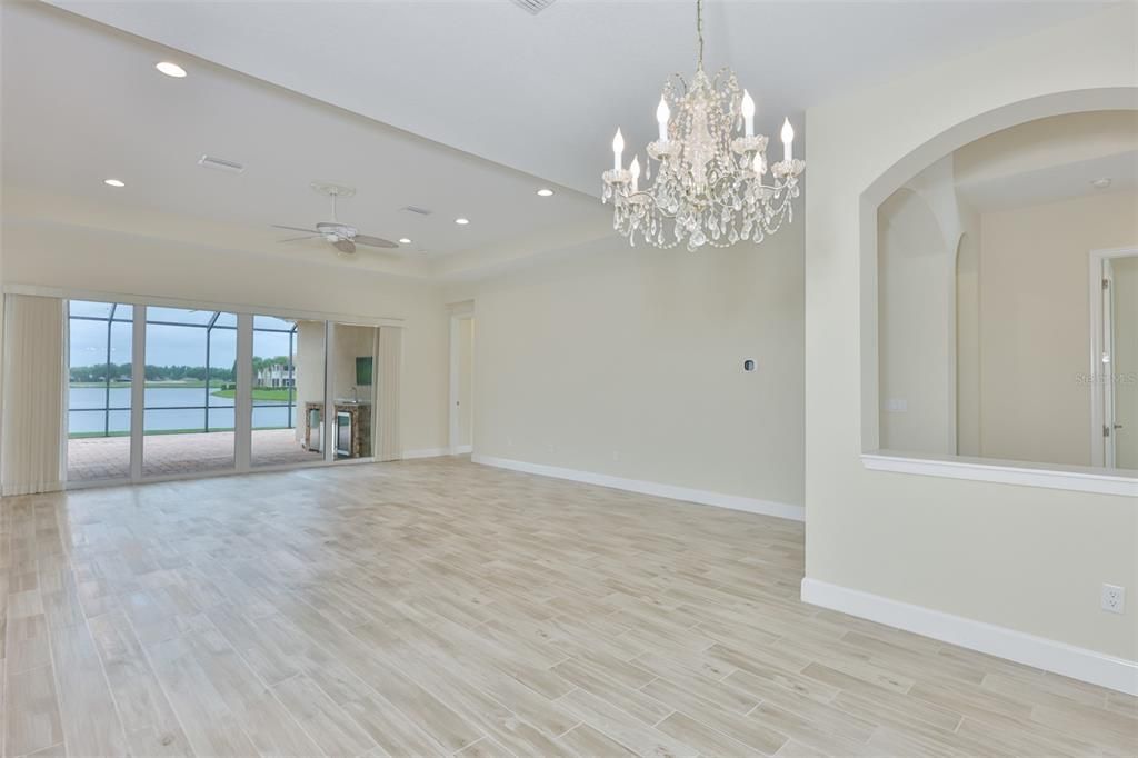 For Sale: $585,000 (3 beds, 3 baths, 2472 Square Feet)