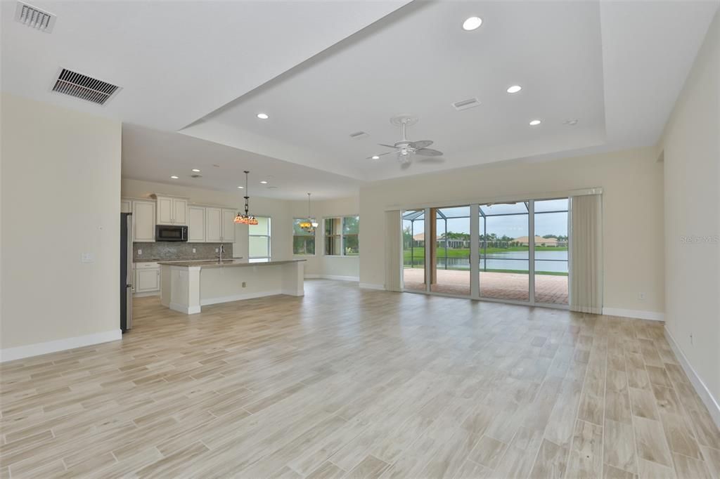 For Sale: $585,000 (3 beds, 3 baths, 2472 Square Feet)