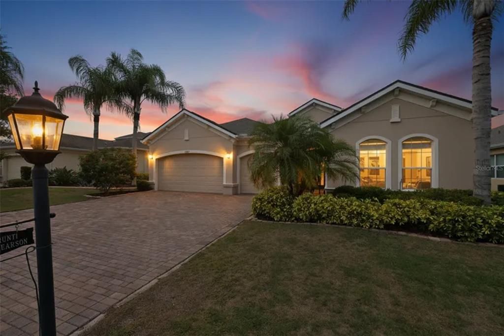 For Sale: $585,000 (3 beds, 3 baths, 2472 Square Feet)