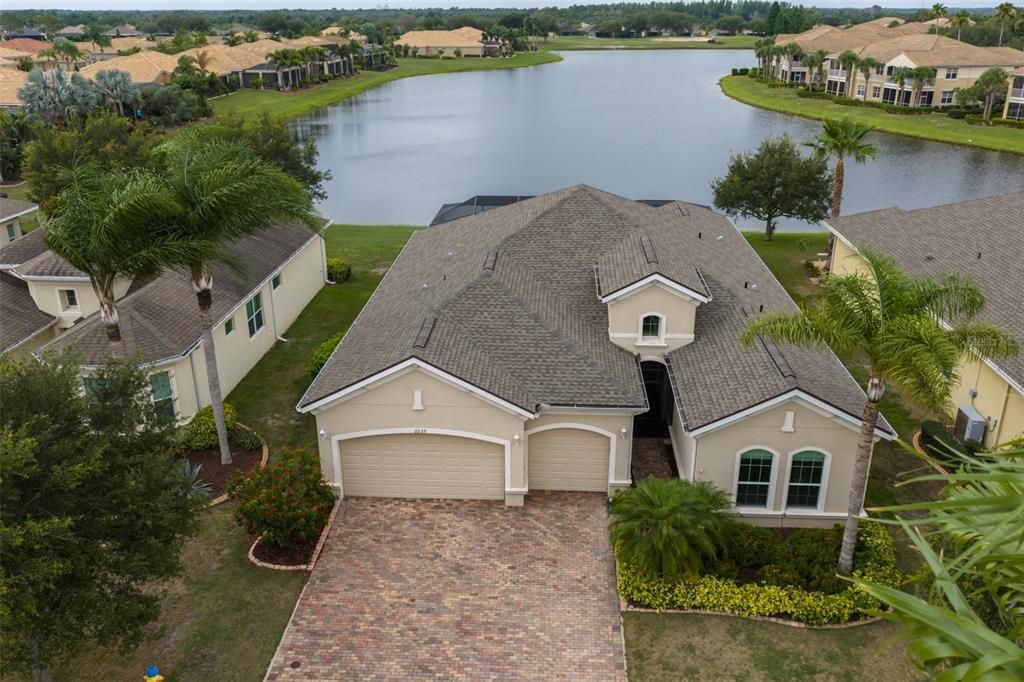 For Sale: $585,000 (3 beds, 3 baths, 2472 Square Feet)