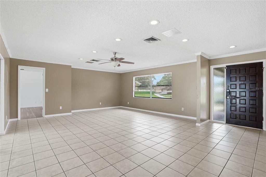 For Sale: $300,000 (2 beds, 2 baths, 1616 Square Feet)