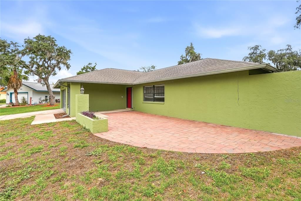 For Sale: $300,000 (2 beds, 2 baths, 1616 Square Feet)