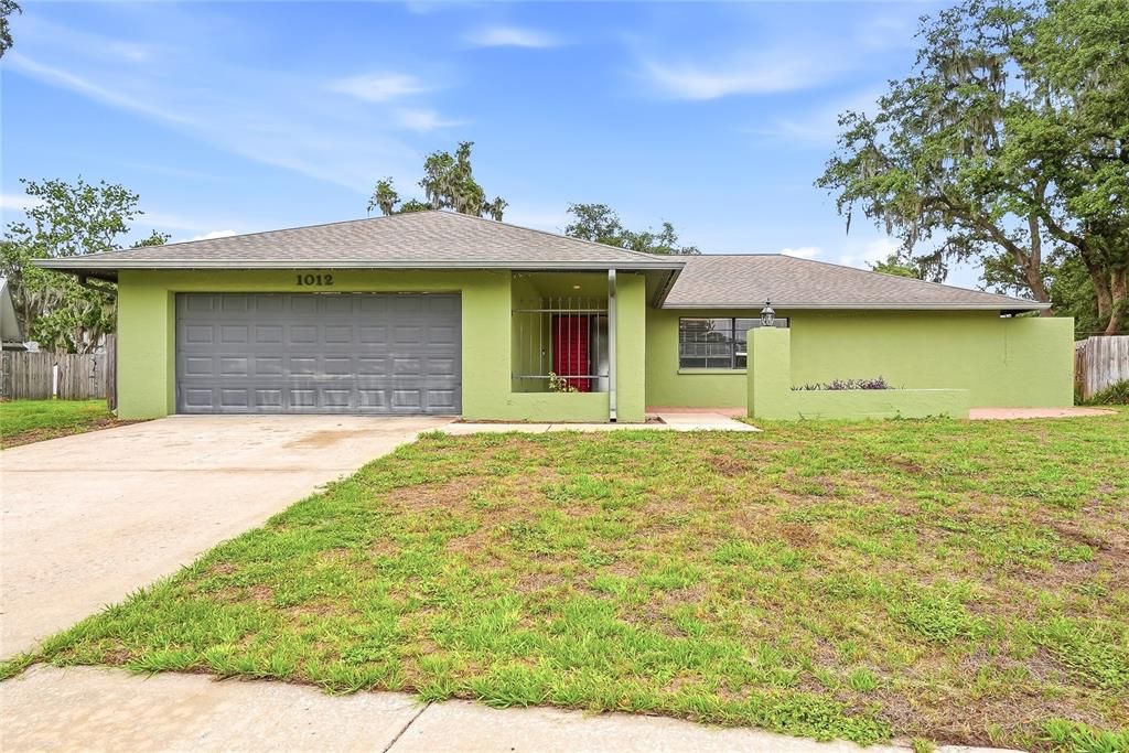 For Sale: $300,000 (2 beds, 2 baths, 1616 Square Feet)