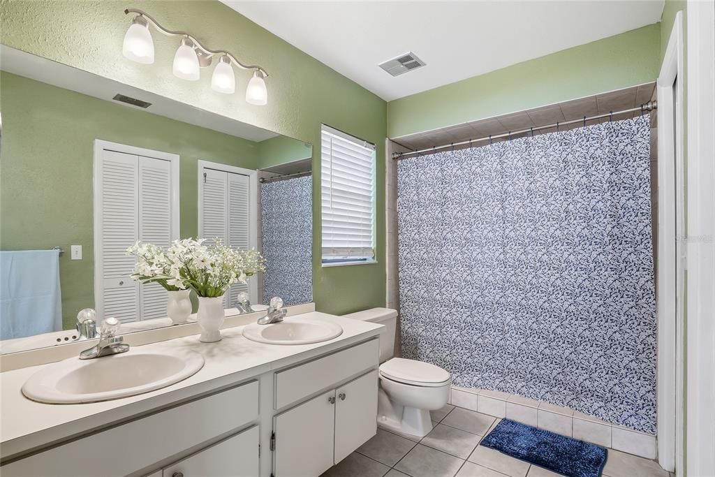 For Sale: $300,000 (2 beds, 2 baths, 1616 Square Feet)
