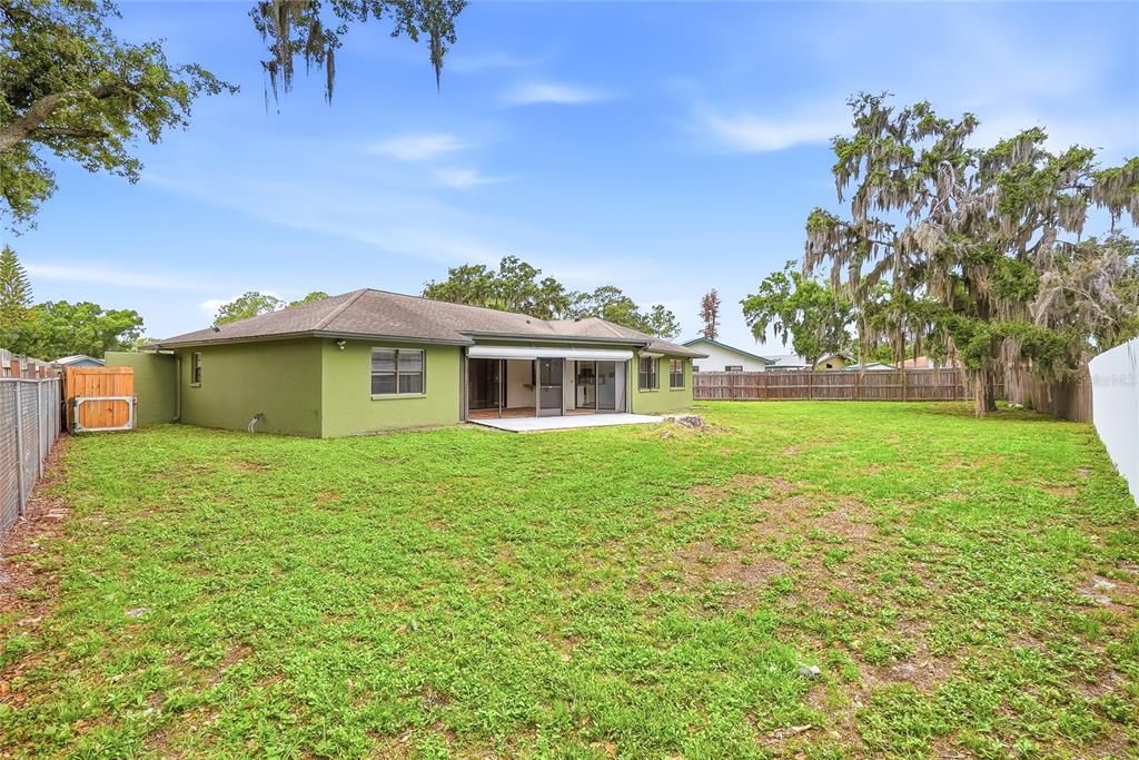 For Sale: $300,000 (2 beds, 2 baths, 1616 Square Feet)