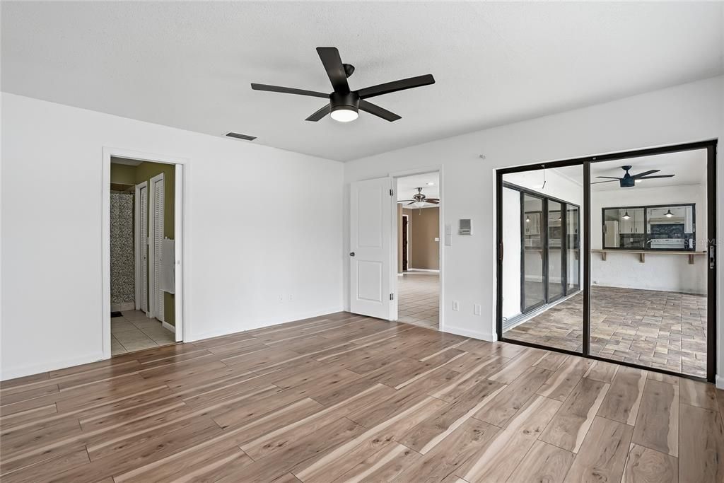 For Sale: $300,000 (2 beds, 2 baths, 1616 Square Feet)