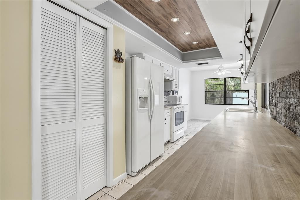 For Sale: $300,000 (2 beds, 2 baths, 1616 Square Feet)