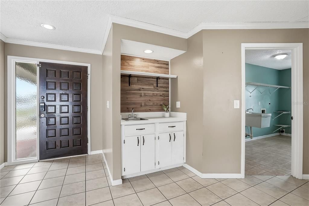 For Sale: $300,000 (2 beds, 2 baths, 1616 Square Feet)