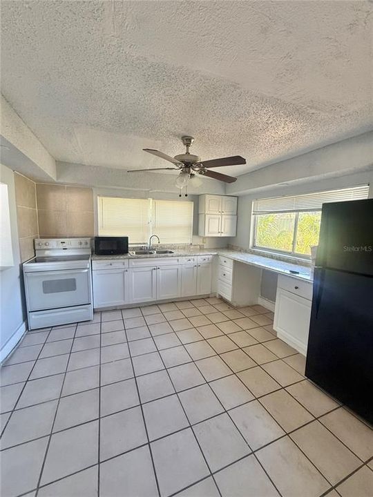 For Rent: $2,500 (4 beds, 1 baths, 1572 Square Feet)