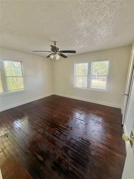For Rent: $2,500 (4 beds, 1 baths, 1572 Square Feet)