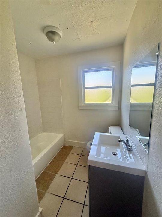 For Rent: $2,500 (4 beds, 1 baths, 1572 Square Feet)