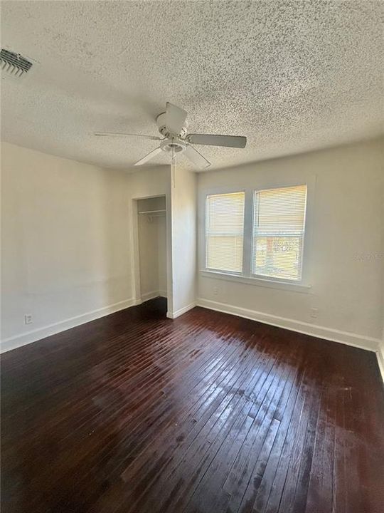 For Rent: $2,500 (4 beds, 1 baths, 1572 Square Feet)