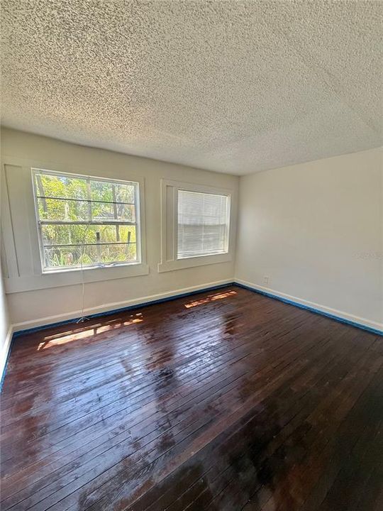 For Rent: $2,500 (4 beds, 1 baths, 1572 Square Feet)