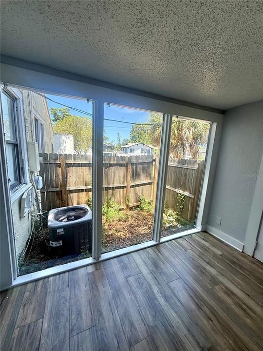 For Rent: $2,500 (4 beds, 1 baths, 1572 Square Feet)