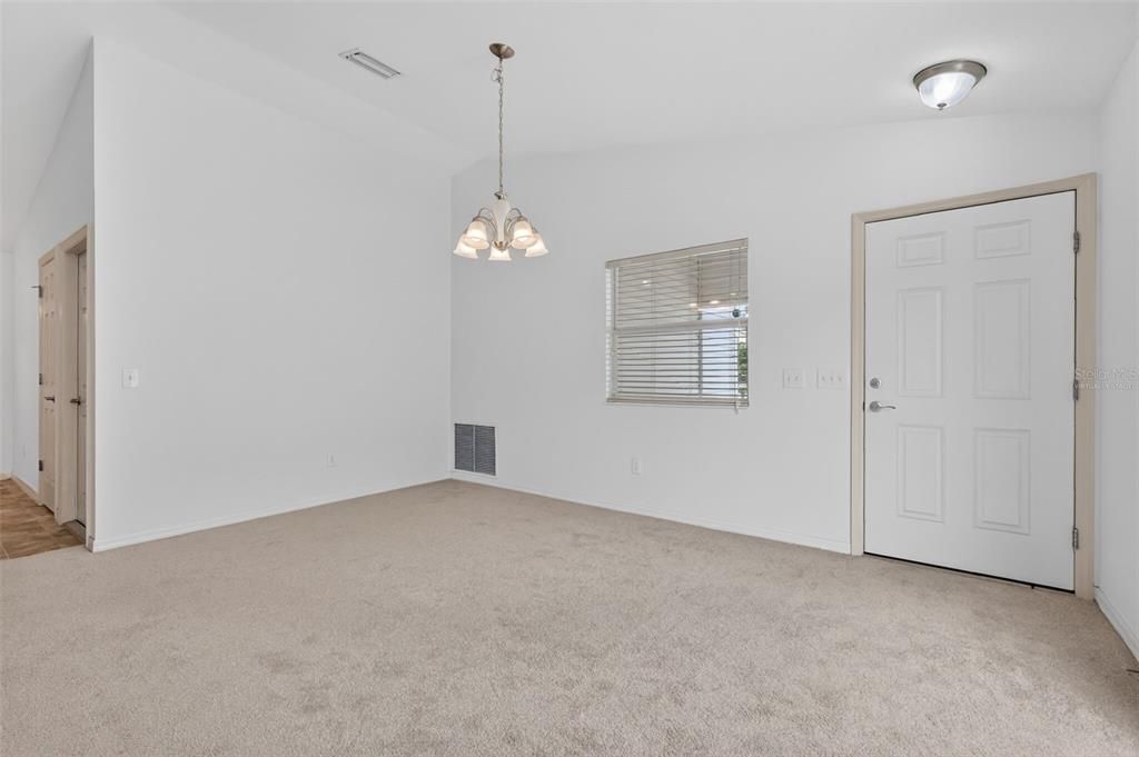 For Sale: $285,000 (2 beds, 2 baths, 1156 Square Feet)