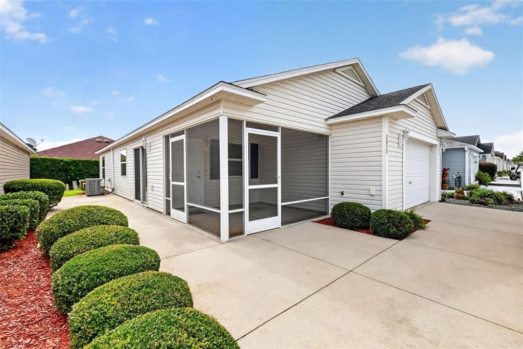 For Sale: $285,000 (2 beds, 2 baths, 1156 Square Feet)