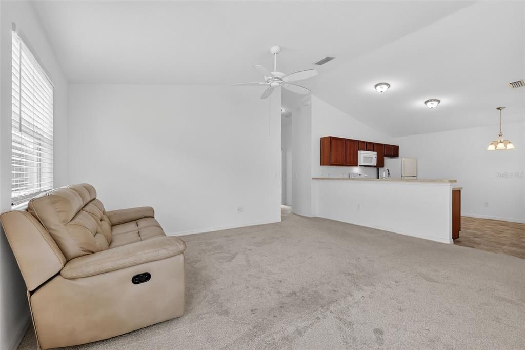 For Sale: $285,000 (2 beds, 2 baths, 1156 Square Feet)