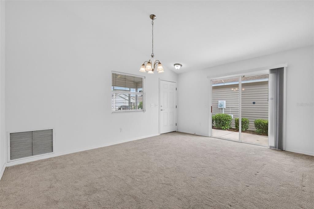 For Sale: $285,000 (2 beds, 2 baths, 1156 Square Feet)
