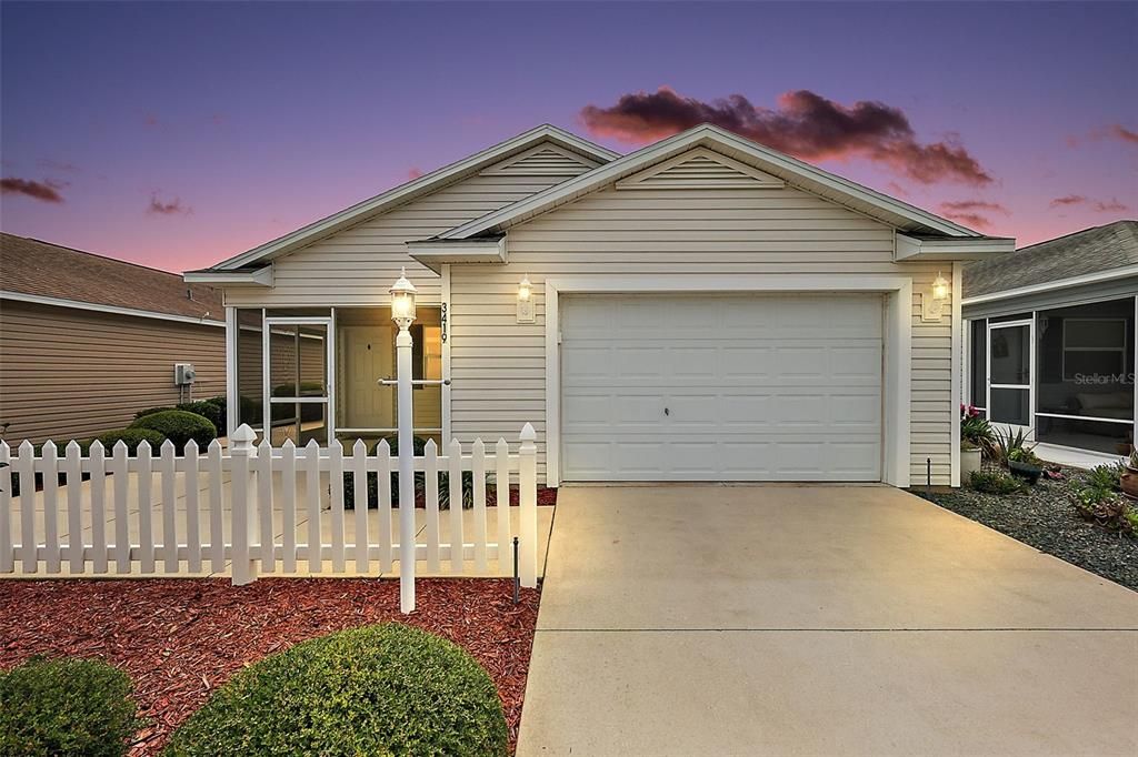 For Sale: $285,000 (2 beds, 2 baths, 1156 Square Feet)