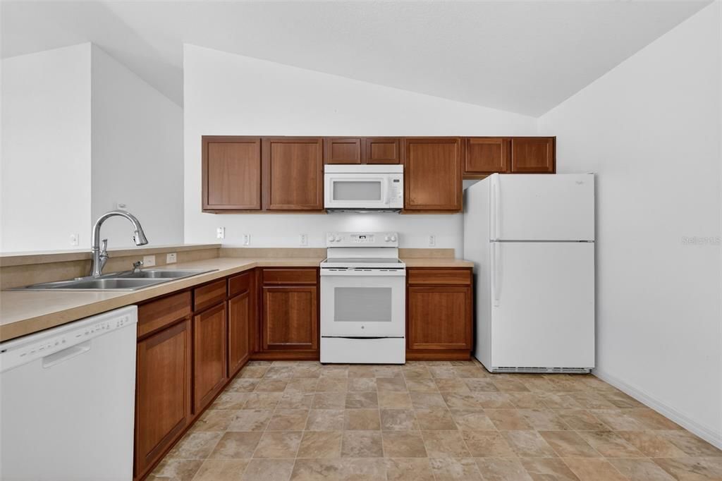 For Sale: $285,000 (2 beds, 2 baths, 1156 Square Feet)