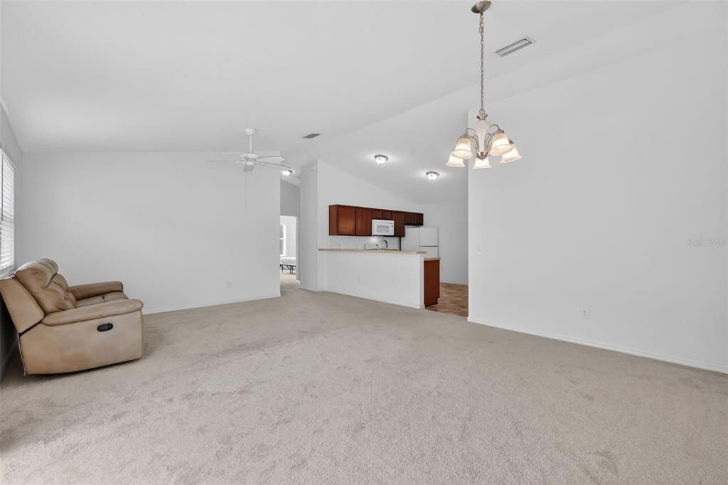 For Sale: $285,000 (2 beds, 2 baths, 1156 Square Feet)
