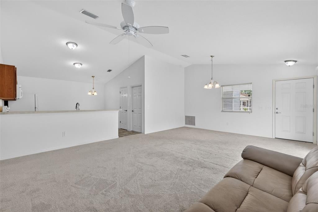 For Sale: $285,000 (2 beds, 2 baths, 1156 Square Feet)