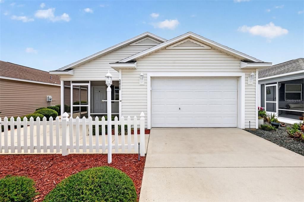 For Sale: $285,000 (2 beds, 2 baths, 1156 Square Feet)