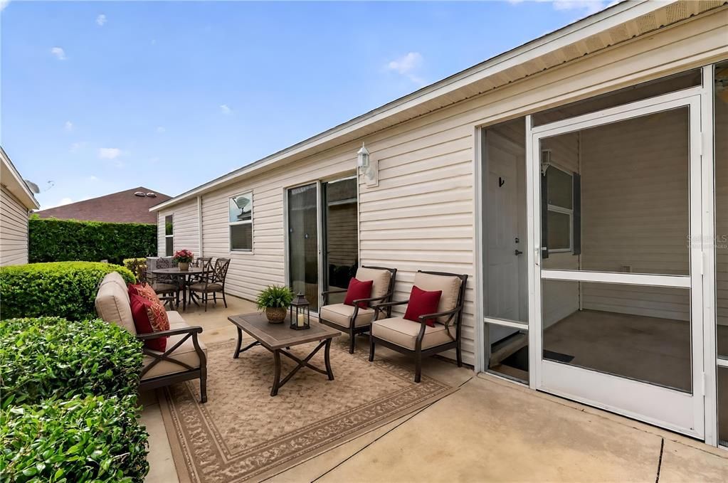 For Sale: $285,000 (2 beds, 2 baths, 1156 Square Feet)