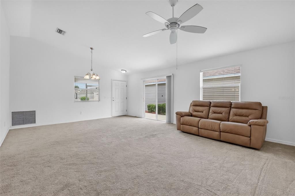 For Sale: $285,000 (2 beds, 2 baths, 1156 Square Feet)