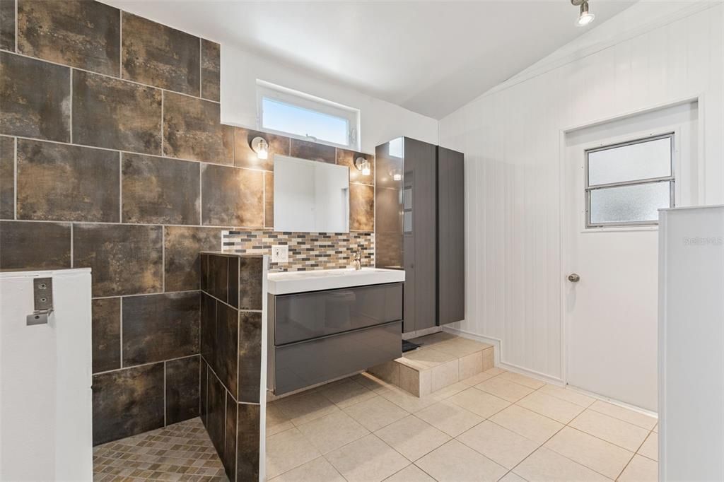 For Sale: $269,000 (2 beds, 2 baths, 1658 Square Feet)