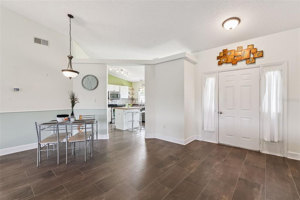 For Sale: $269,000 (2 beds, 2 baths, 1658 Square Feet)