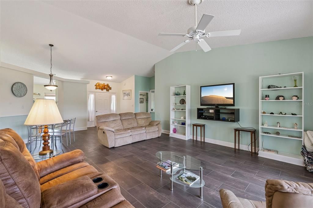 For Sale: $269,000 (2 beds, 2 baths, 1658 Square Feet)