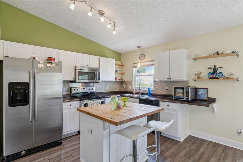 For Sale: $269,000 (2 beds, 2 baths, 1658 Square Feet)