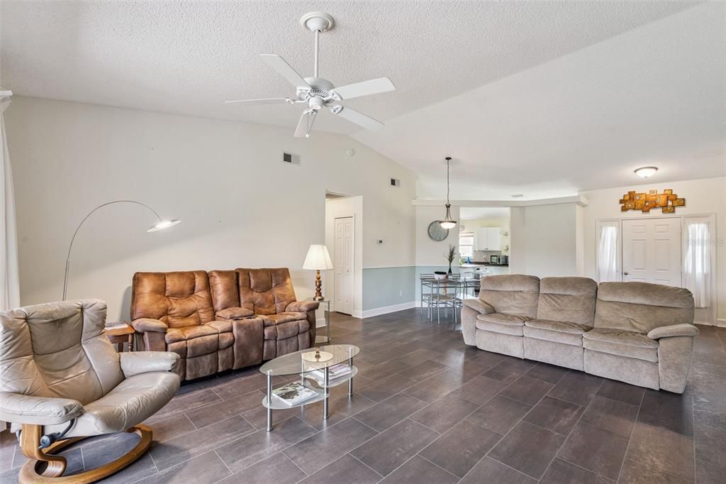 For Sale: $269,000 (2 beds, 2 baths, 1658 Square Feet)