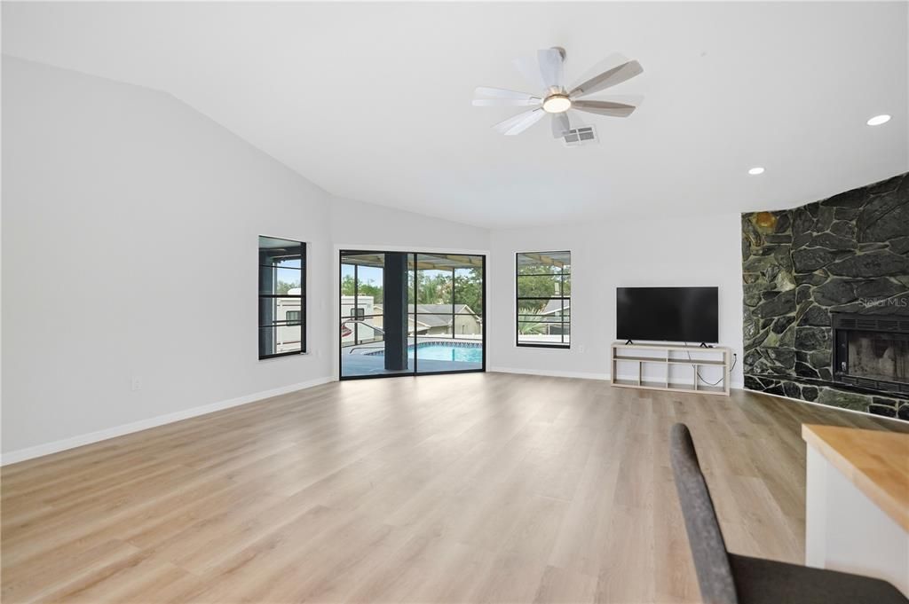 For Sale: $350,000 (3 beds, 2 baths, 1590 Square Feet)