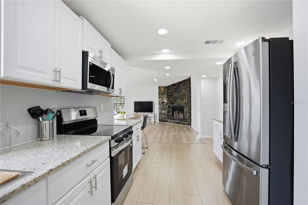 For Sale: $350,000 (3 beds, 2 baths, 1590 Square Feet)