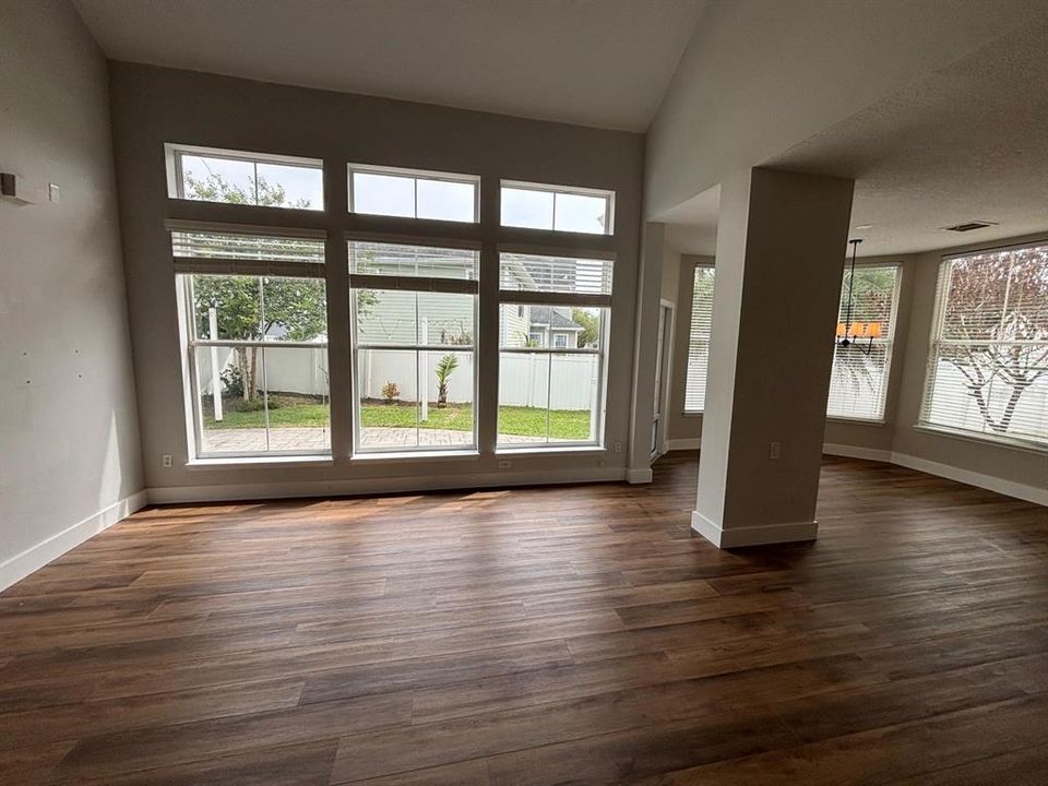 Active With Contract: $4,650 (3 beds, 3 baths, 2107 Square Feet)