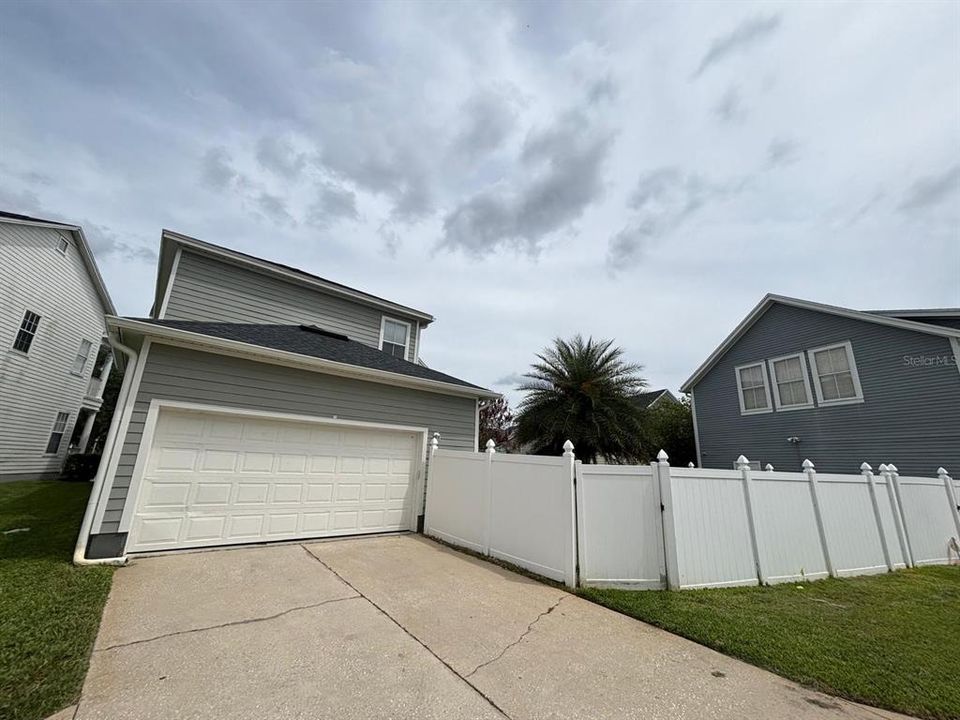 Active With Contract: $4,650 (3 beds, 3 baths, 2107 Square Feet)